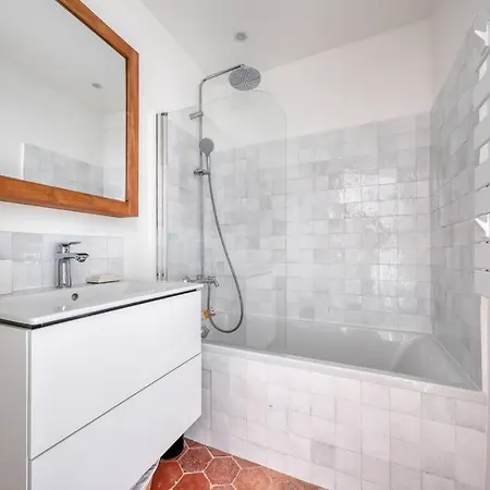 Les Robinsons De Versailles, Et Verdoyant *