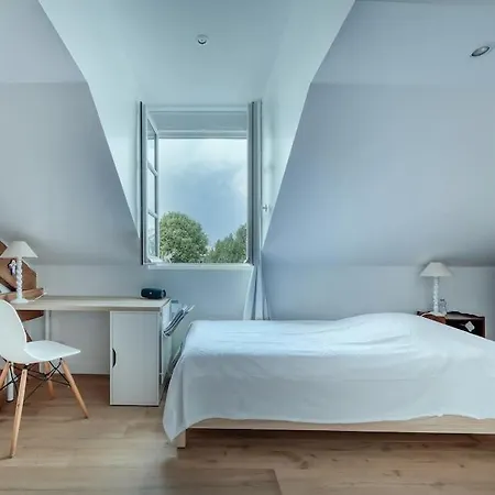 Les Robinsons De Versailles, Et Verdoyant *