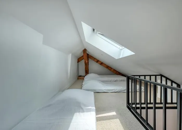 Les Robinsons De Versailles, Et Verdoyant Versailles