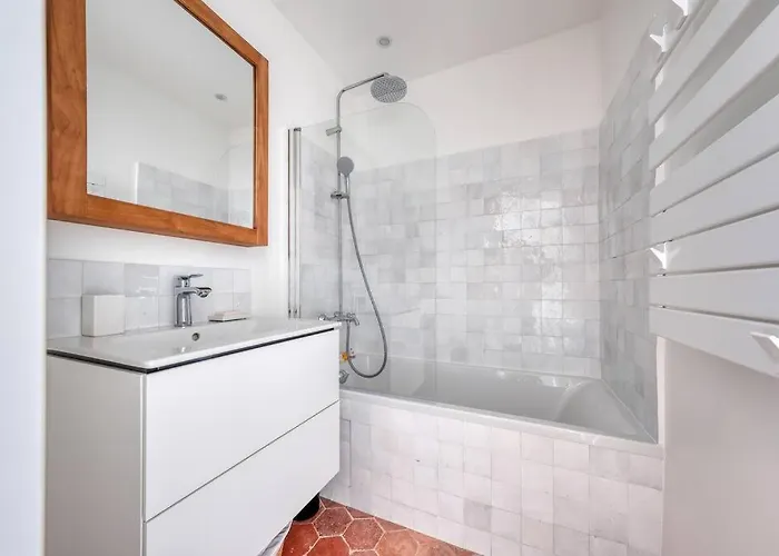 Les Robinsons De Versailles, Et Verdoyant *